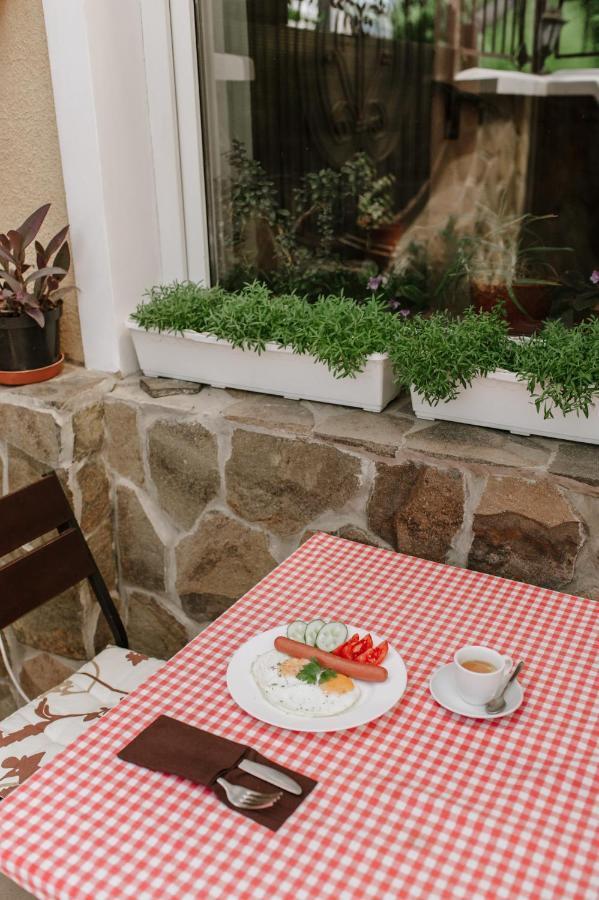 Mala Praha Otel Ujgorod Dış mekan fotoğraf
