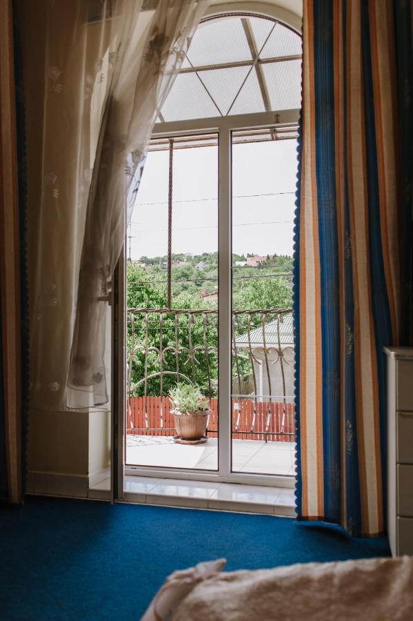 Mala Praha Otel Ujgorod Dış mekan fotoğraf