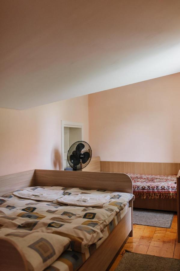 Mala Praha Otel Ujgorod Dış mekan fotoğraf
