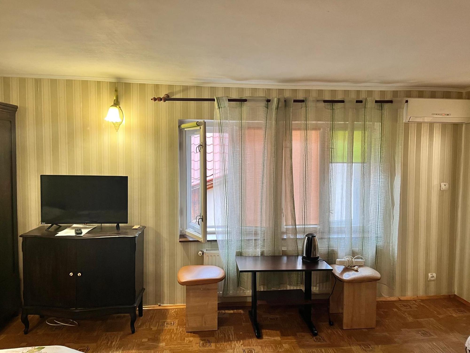 Mala Praha Otel Ujgorod Dış mekan fotoğraf