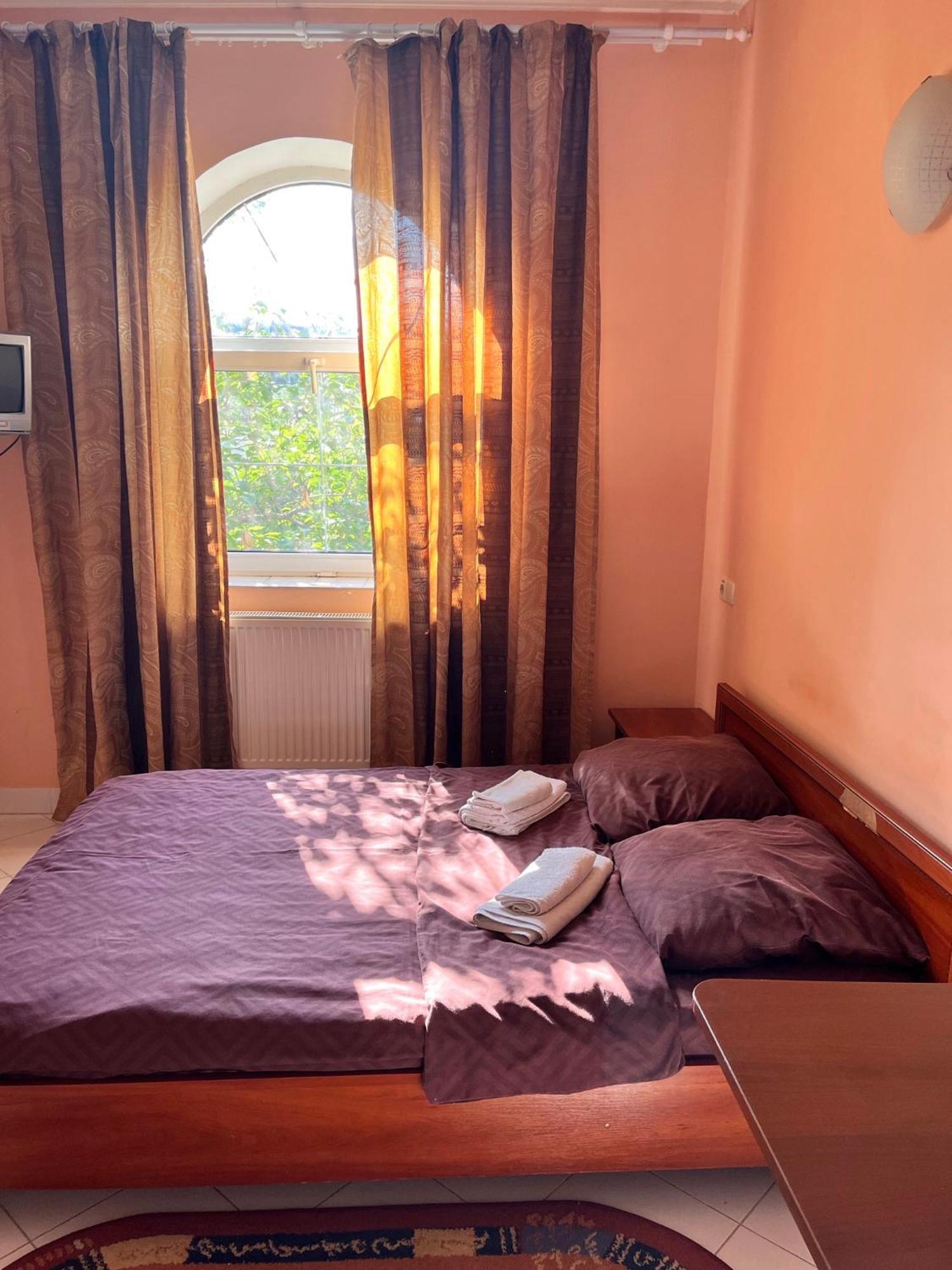 Mala Praha Otel Ujgorod Dış mekan fotoğraf