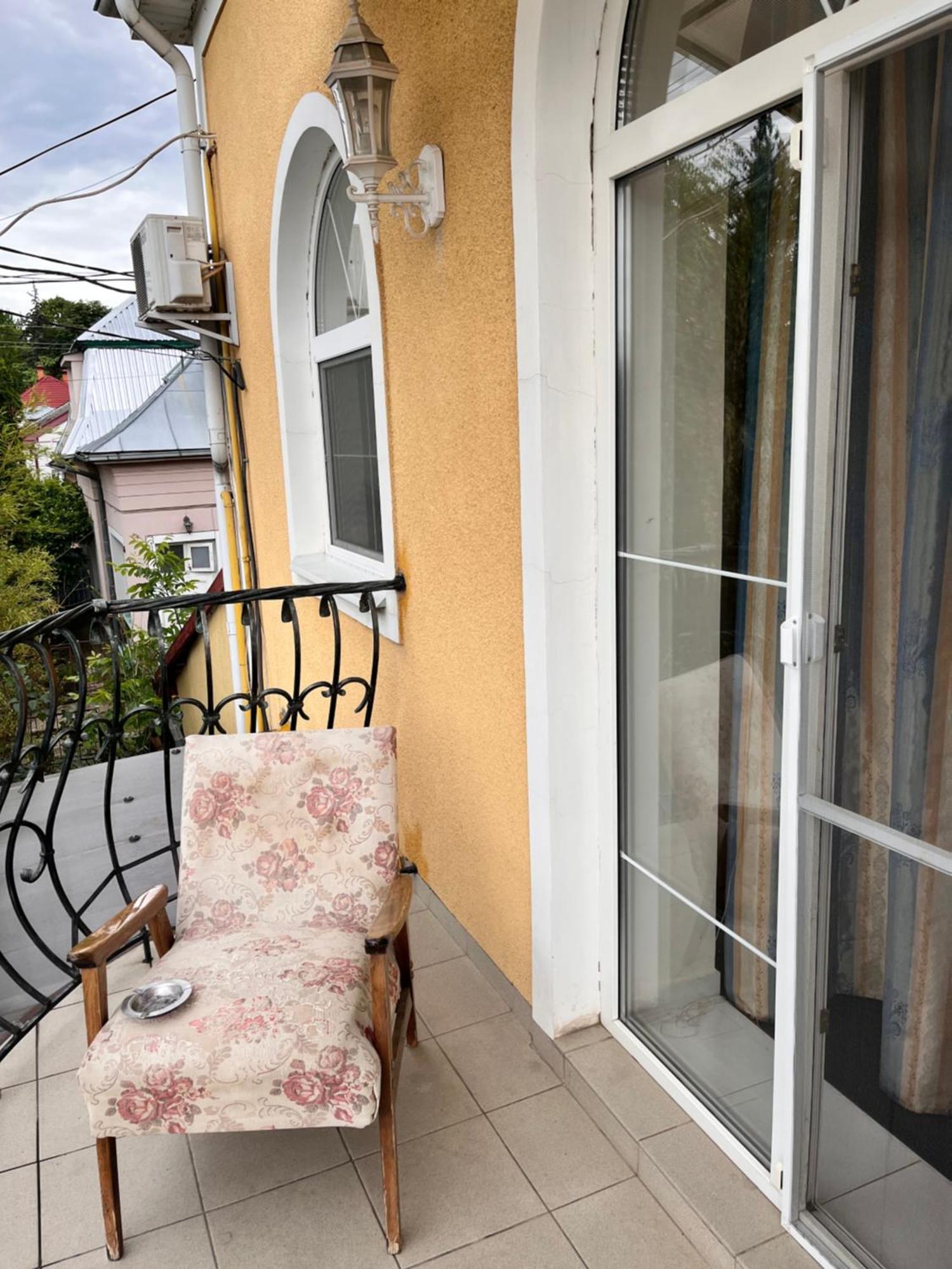 Mala Praha Otel Ujgorod Dış mekan fotoğraf