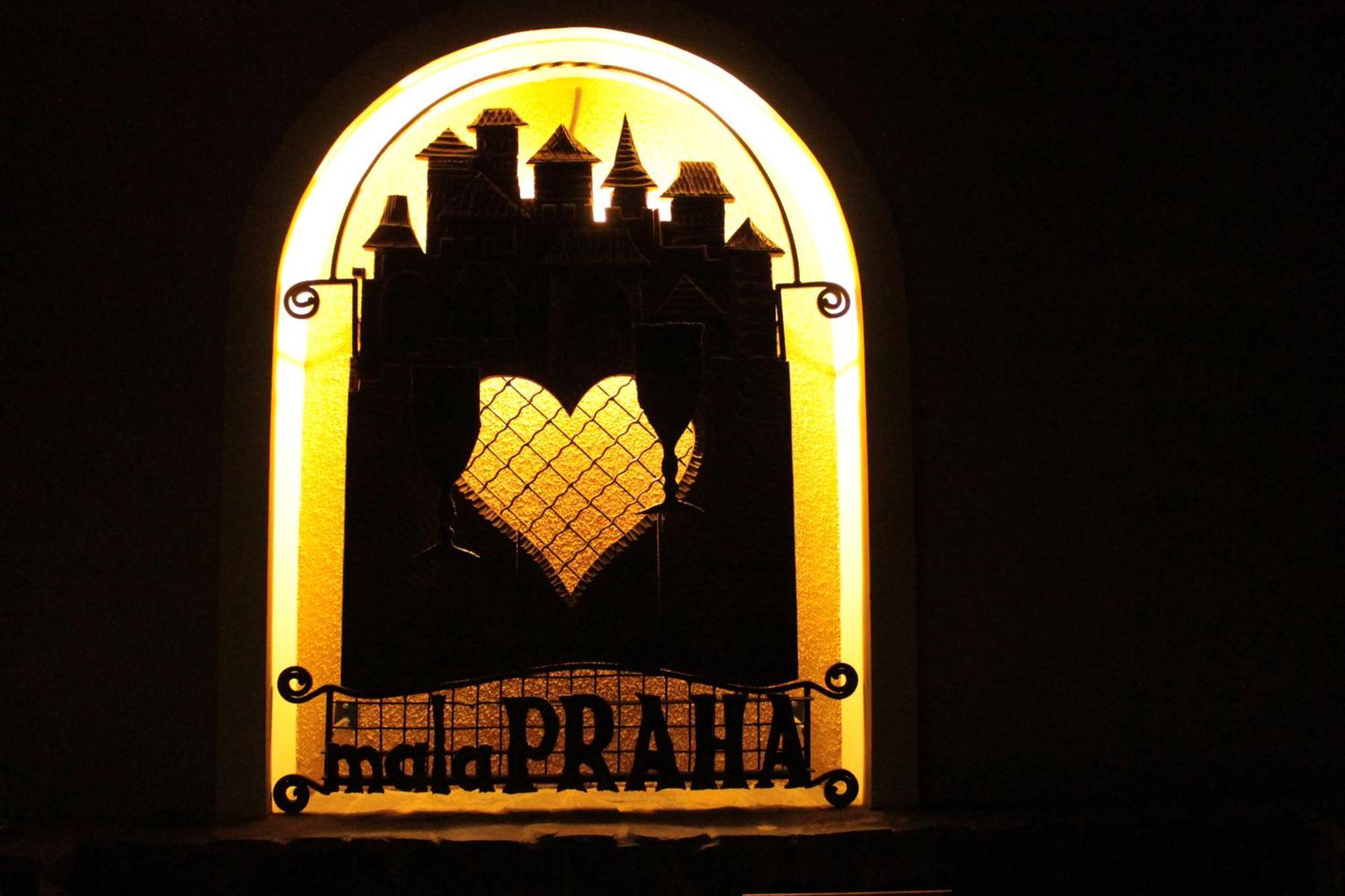 Mala Praha Otel Ujgorod Dış mekan fotoğraf