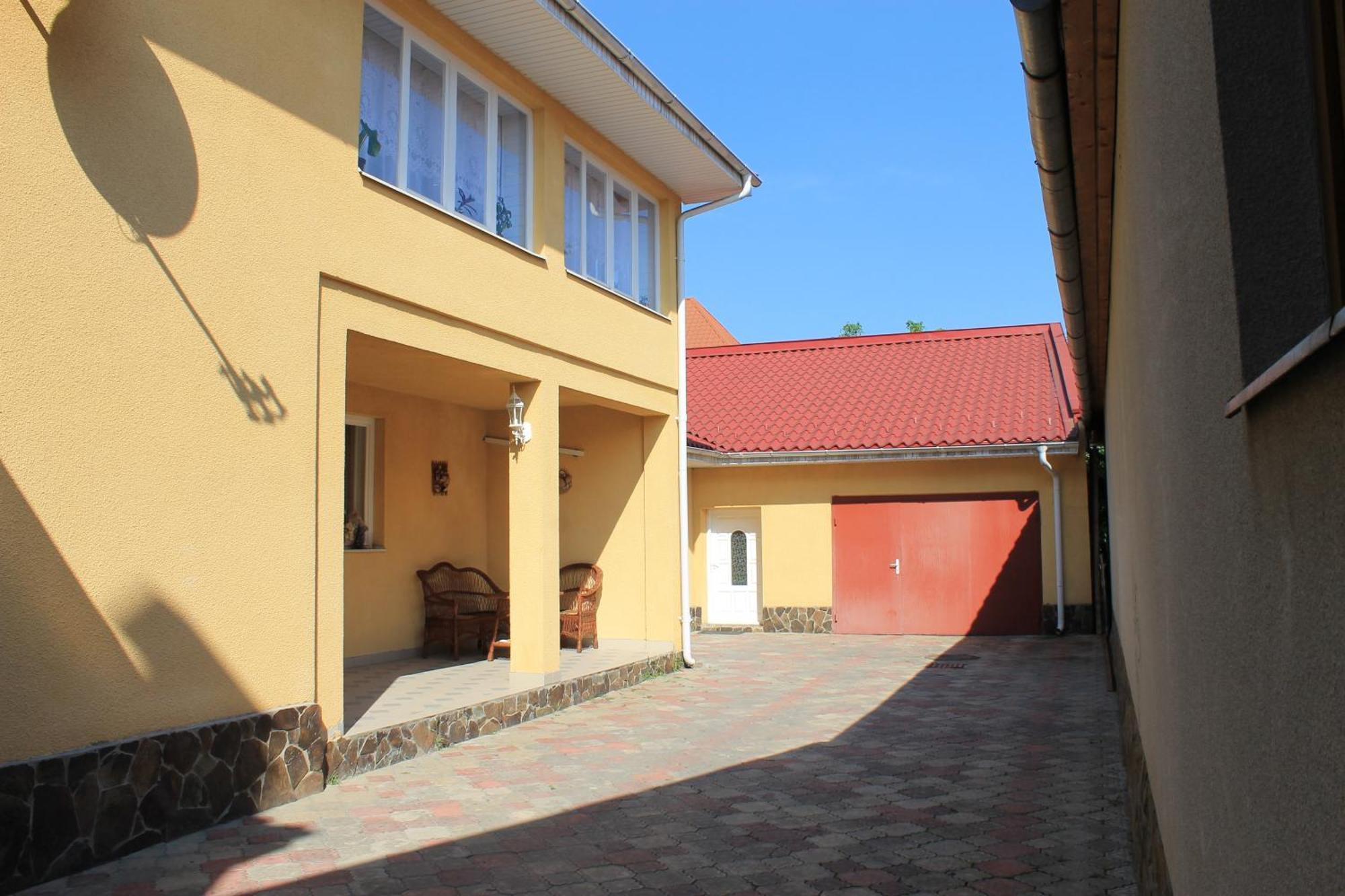 Mala Praha Otel Ujgorod Dış mekan fotoğraf