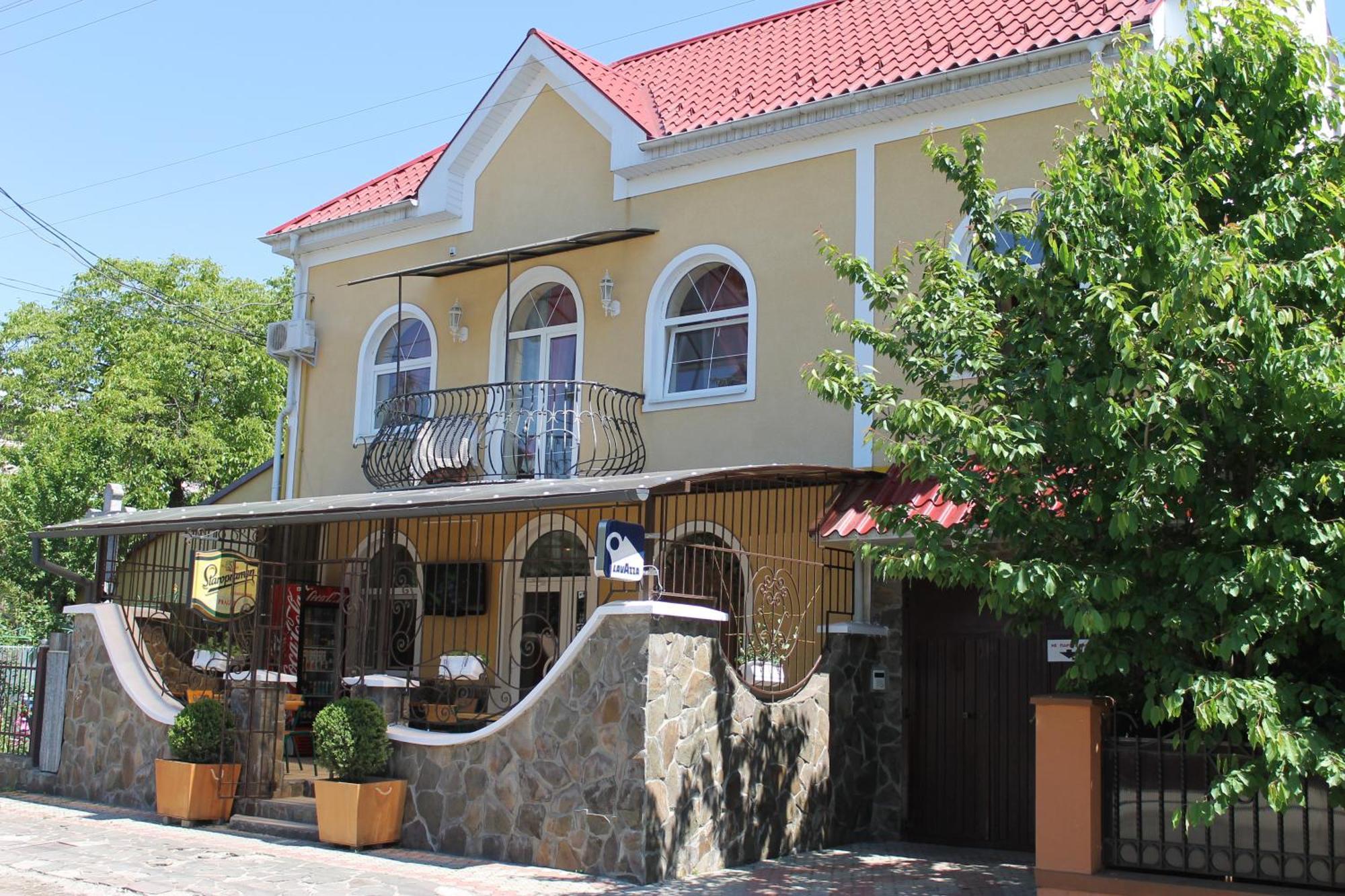 Mala Praha Otel Ujgorod Dış mekan fotoğraf